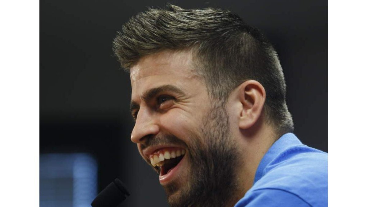 Piqué se mofó en Twitter de la alineación indebida del Madrid.