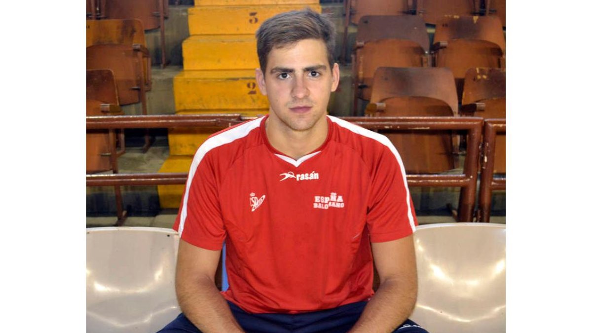 Biosca durante el último entrenamiento de la Selección española júnior en León.