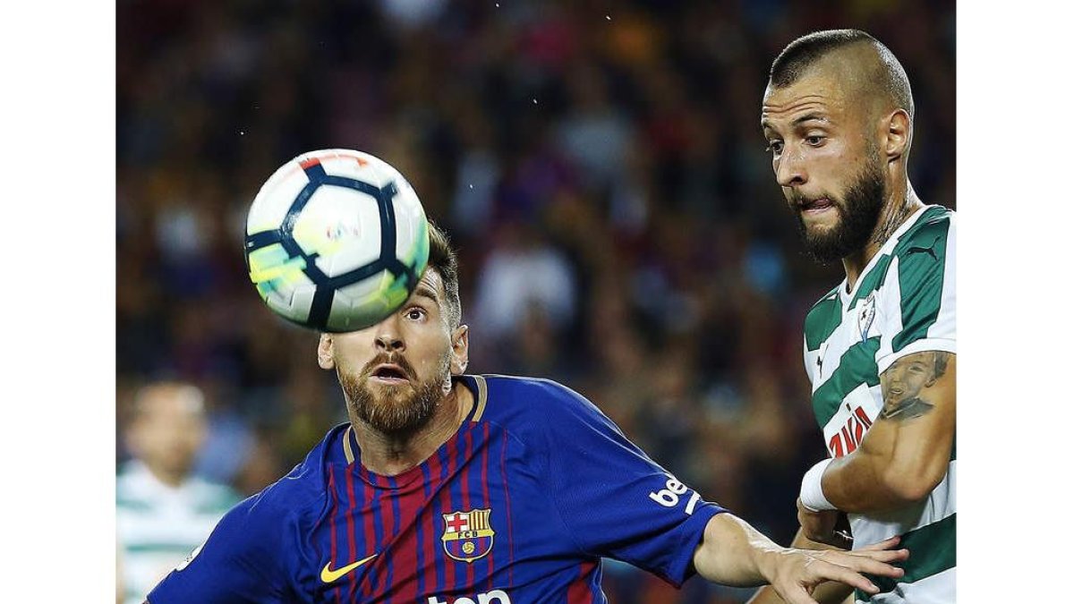 Messi, ante el Eibar, en una imagen de archivo. ALEJANDRO GARCÍA