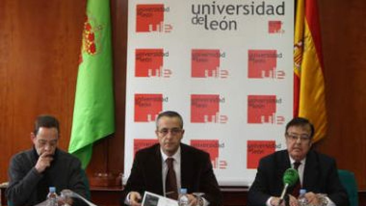 Juan José Lanero, Jesús María Nieto y Fernando Lizcano durante la presentación.