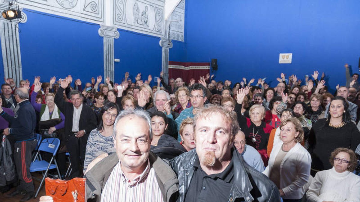 El público que ayer asistió al teatro participó en la autofoto por las 25.000 entradas vendidas