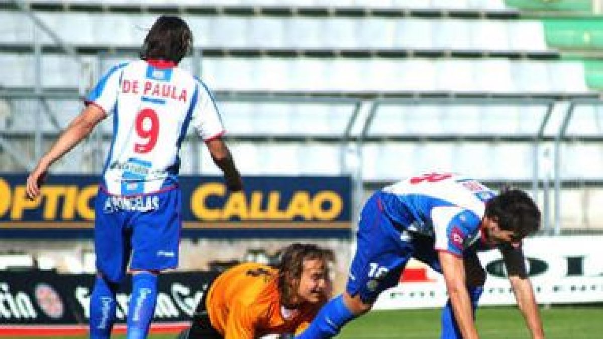 De Paula y Teo, en el partido del año pasado en Ferrol, se pierden el de hoy.