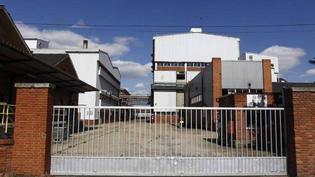 Instalaciones de Antibióticos cerradas, en una imagen reciente.