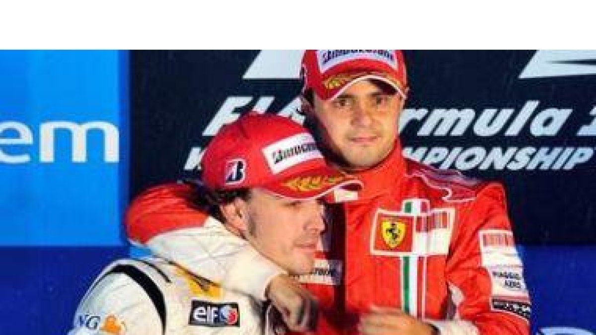 Fernando Alonso, a la izquierda, se convierte en el compañero de escudería de Felipe Massa.