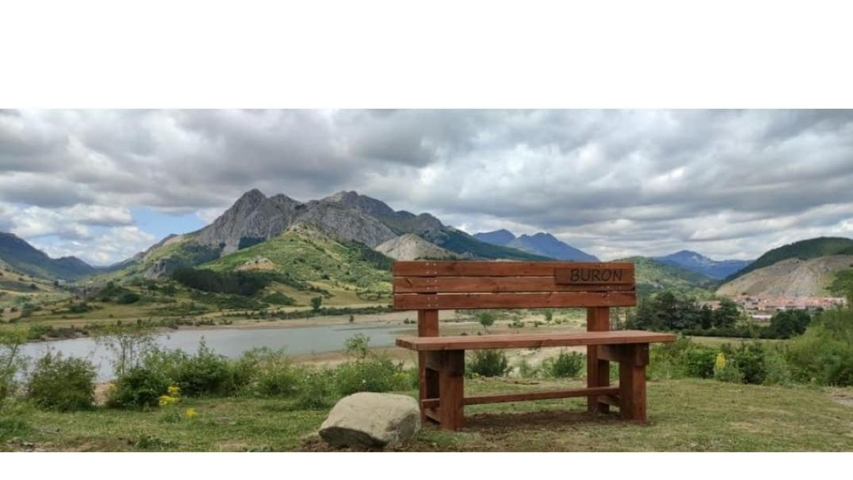 Banco con el Pico Burín detrás. DL