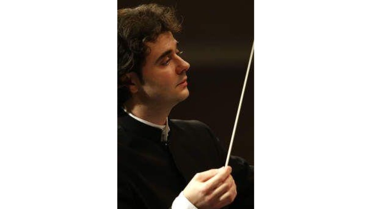 Carlos Álvarez.