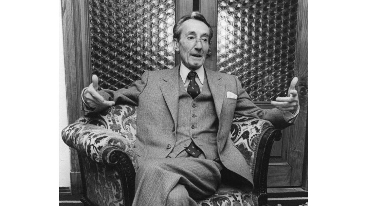 El polifacético médico, escritor, actor y pintor leonés Luis Sáez de la Calzada