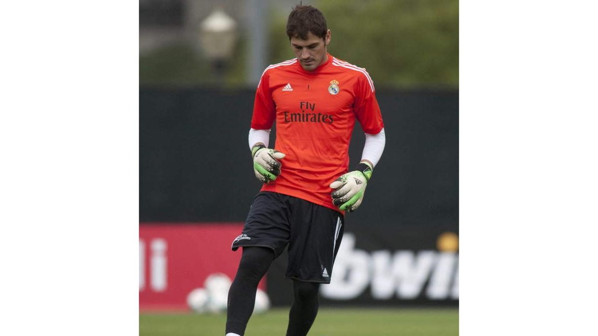 Casillas, durante el entrenamiento del Real Madrid en la Universidad de California.