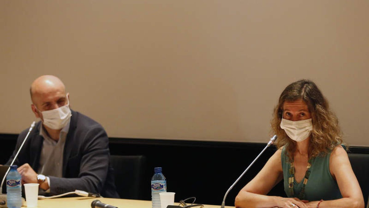Íñigo Ezquerra y Beatriz Casado, en la presentación. FERNANDO OTERO