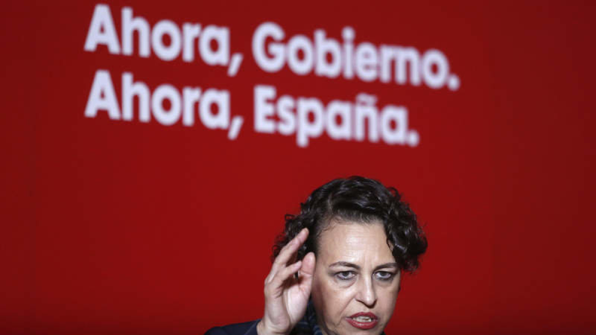 La ministra facilitó casi una hora de preguntas abiertas del público. FERNANDO OTERO