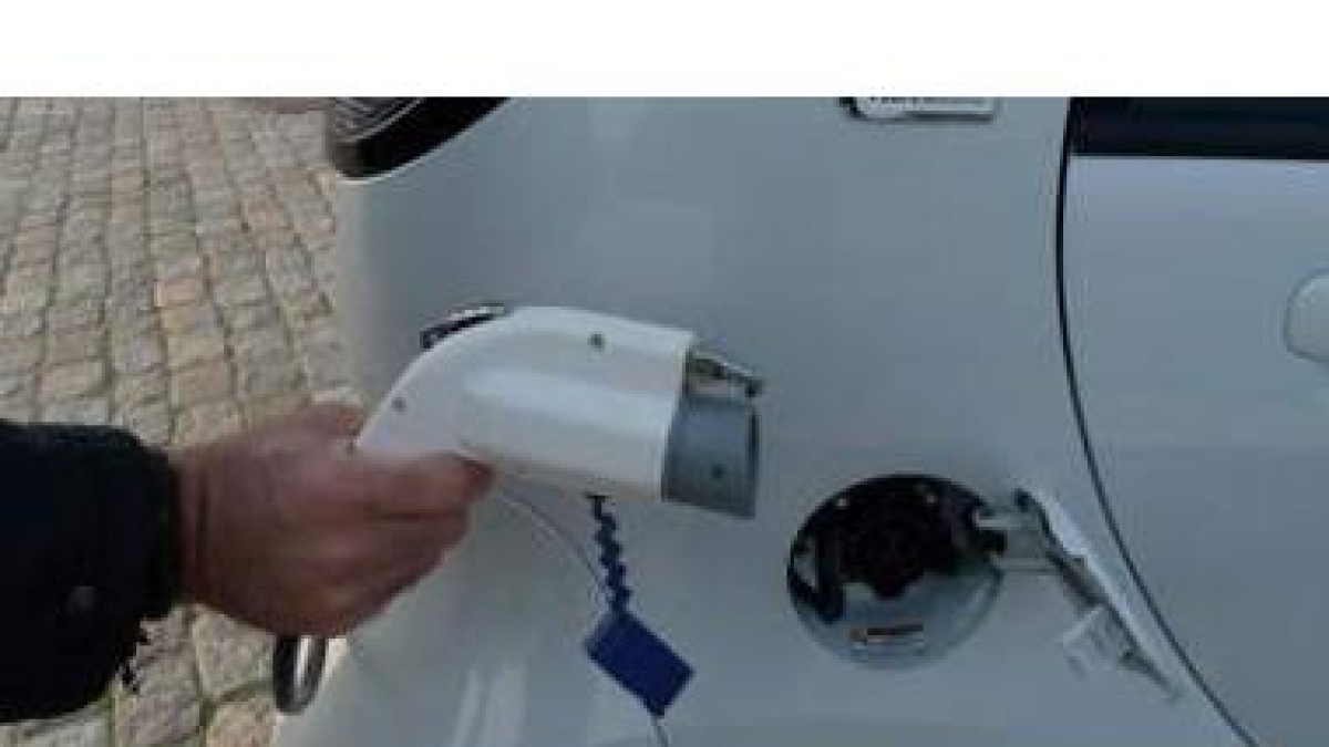 Las recargas de los coches eléctricos formarán en poco tiempo parte del paisaje habitual de la ciuda