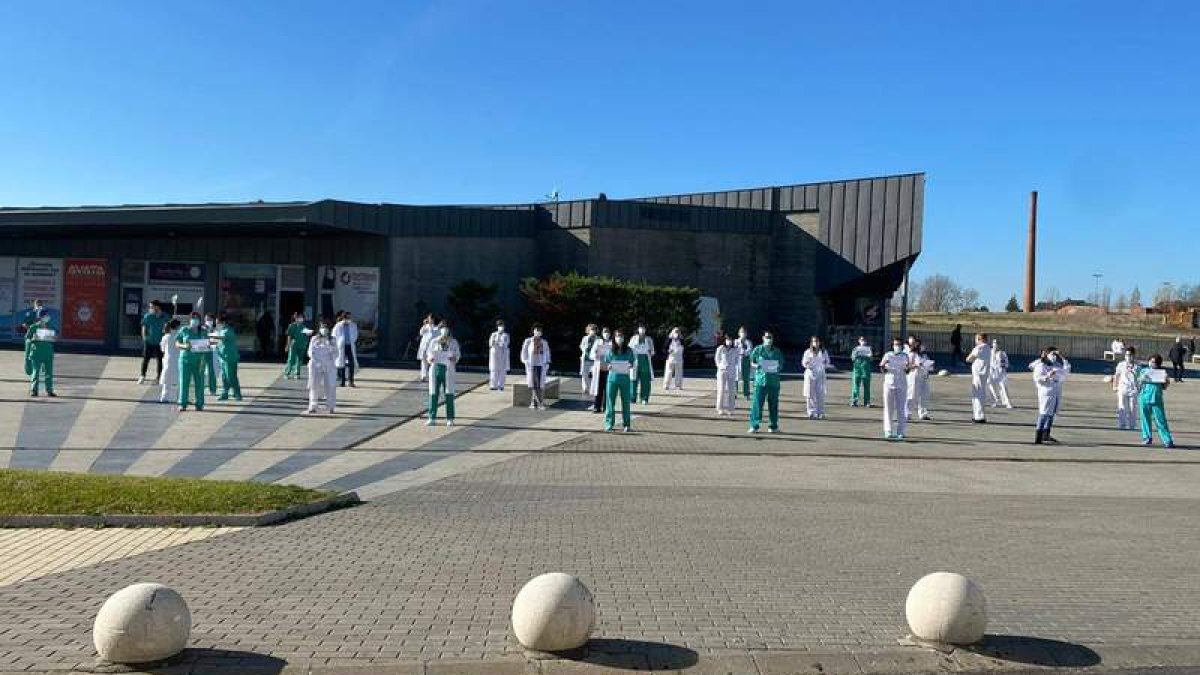 De los 625 facultativos asignados al Hospital, 152 son interinos y otro tanto eventuales. DL