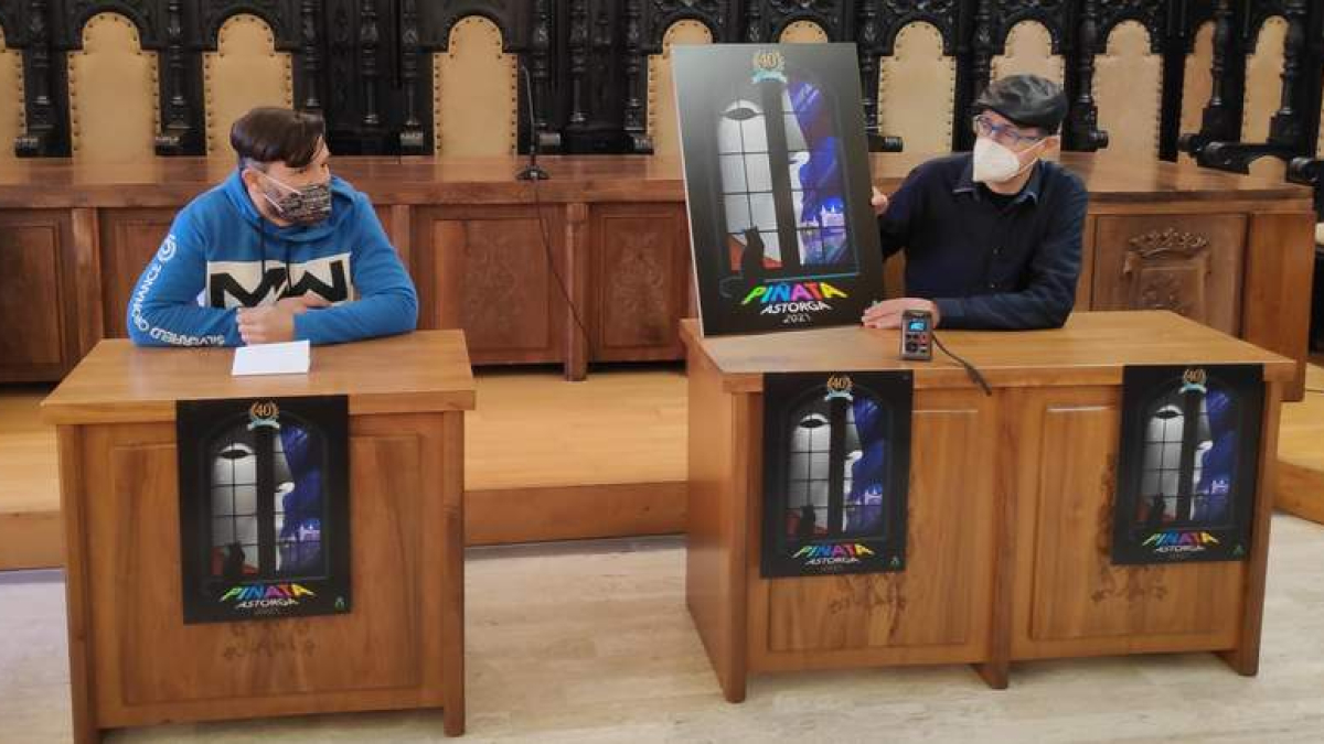 Rubén Martínez y César Núñez ayer durante la presentación del cartel de Piñata 2021. A. R.