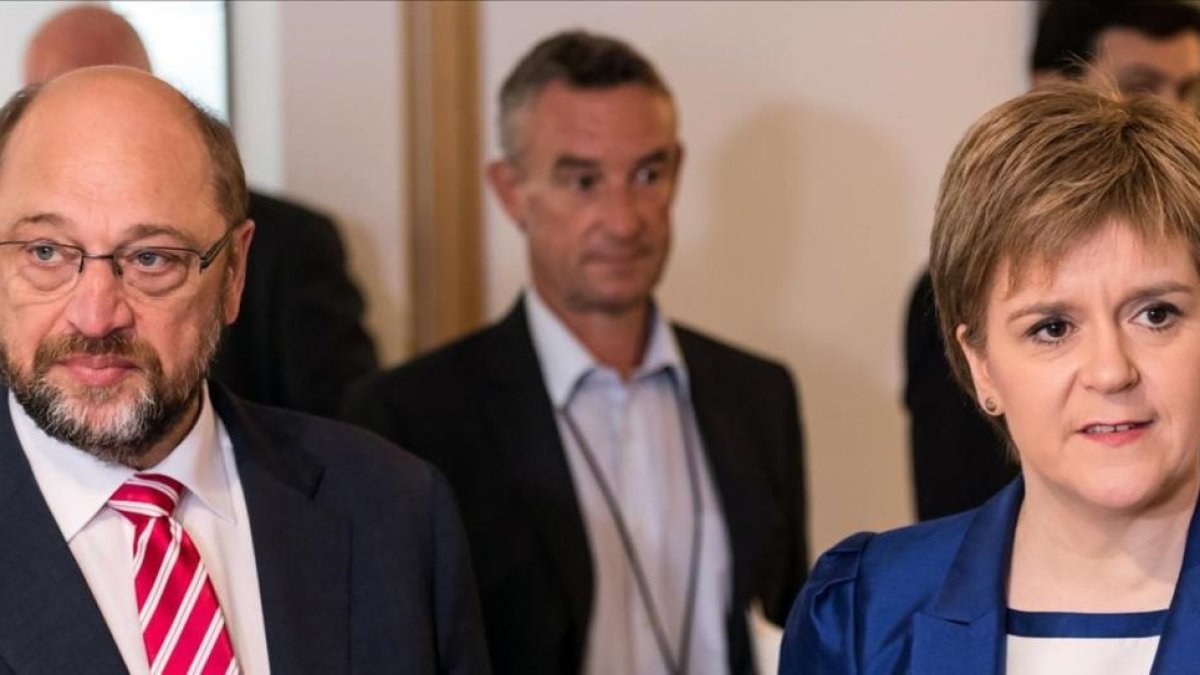 Martin Schultz y Nicola Sturgeon, en Bruselas.