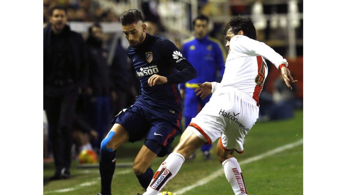 Al Atlético le costó superar a un Rayo que siempre dio la cara.
