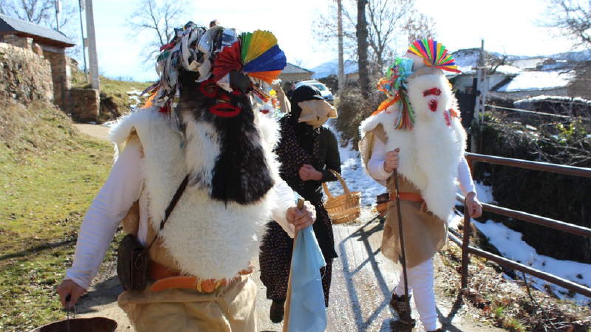 Los Campaneiros vuelven a La Cuesta recuperando una mascarada ancestral que llevaba sin celebrarse varias décadas