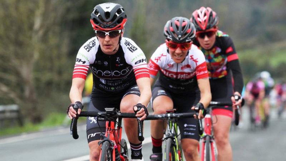 El Eneicat se erigió en protagonista en la puesta de largo del Trofeo Euskaldun en la localidad vizcaína de Zaldibar. YON SUINAGA