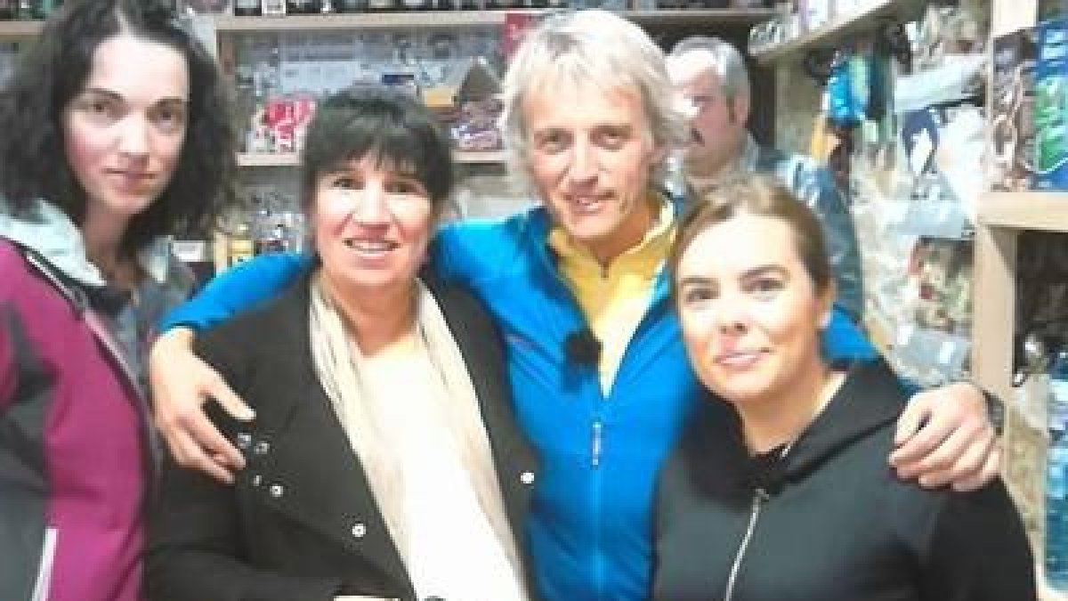 Sáenz de Santamaría, ayer a mediodía en Herrerías de Valcarce