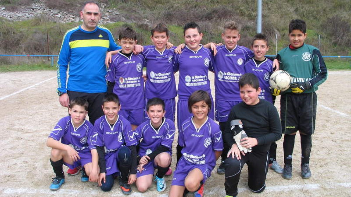Formación del equipo del Caboalles que milita en la categoría alevín.