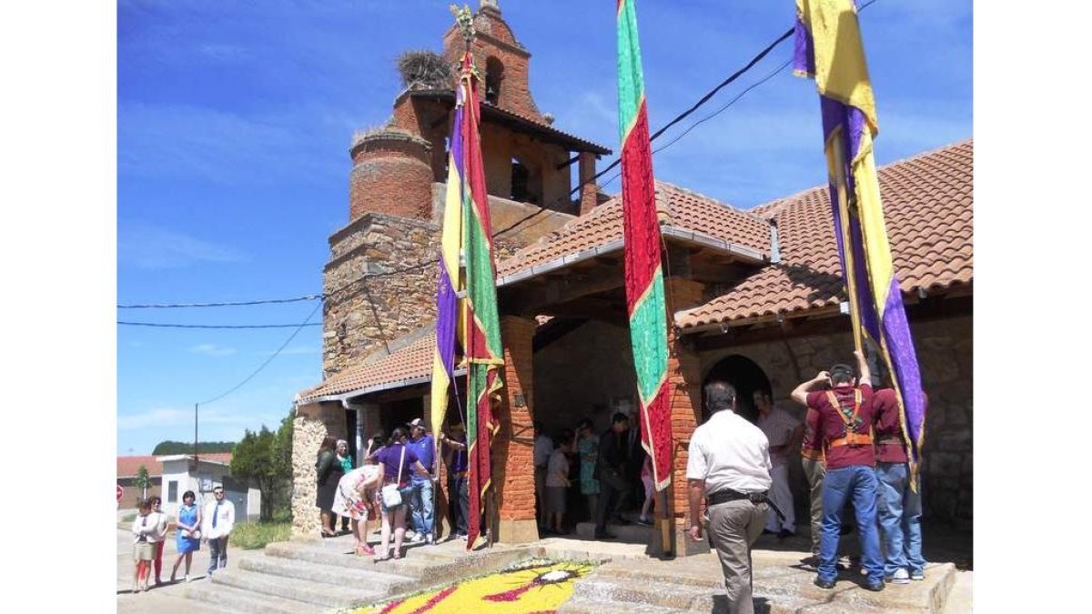 Al acto asistieron otros pendones de La Cepeda.
