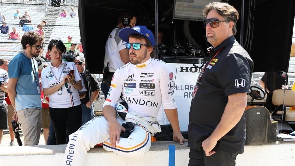Fernando Alonso y su amigo Michael Andretti, en Indianápolis, en mayo del pasado año. /