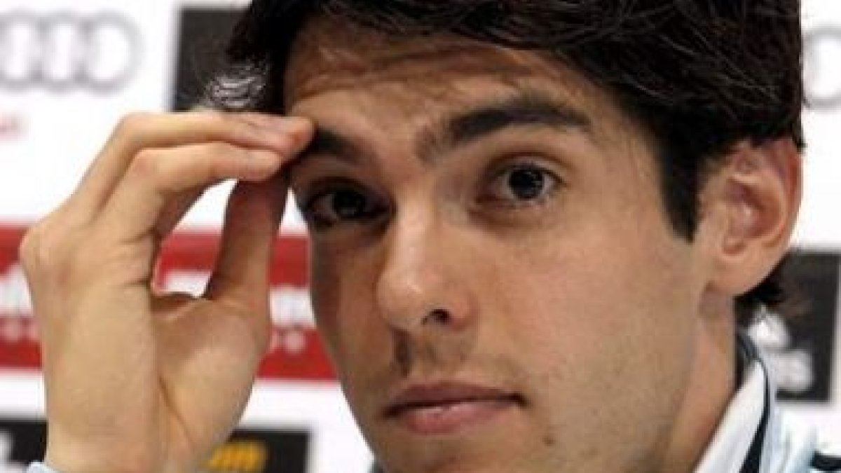 Kaká durante la rueda de prensa que ofreció tras finalizar el entrenamiento de ayer.
