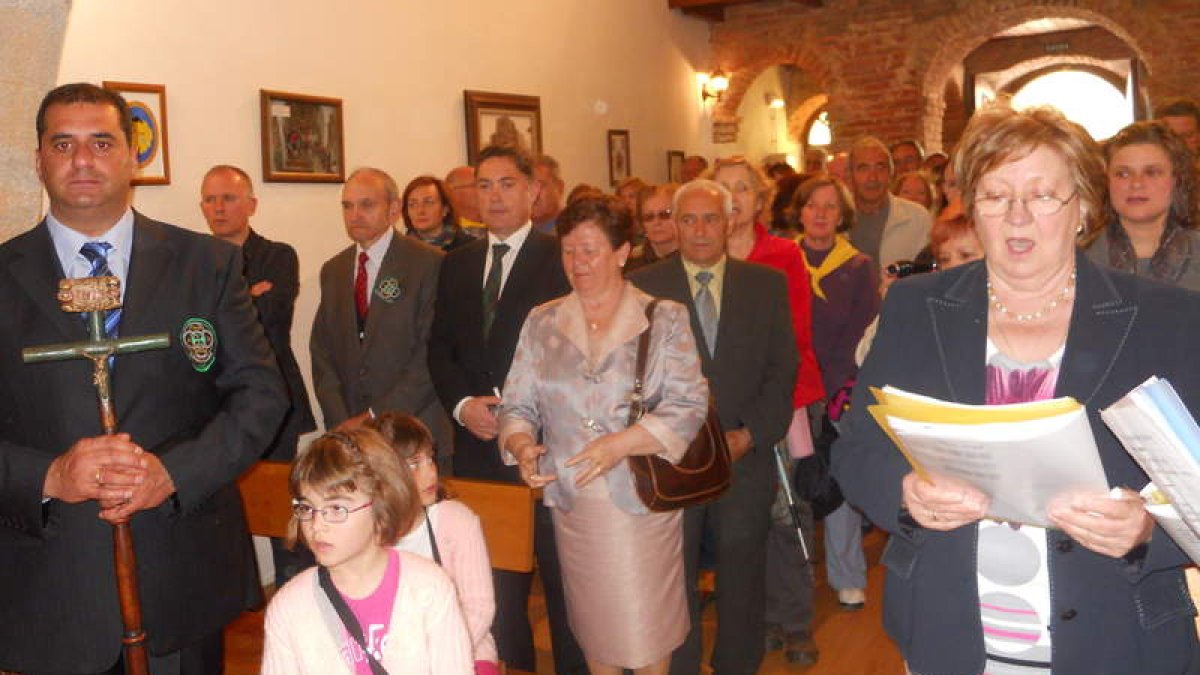 Los asistentes entonaron sus cánticos durante el recorrido y al llegar a la ermita.