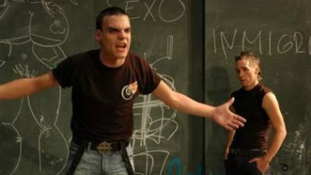 Críspulo Cabezas, conocido por la película «Barrio», en primer término, durante una repr