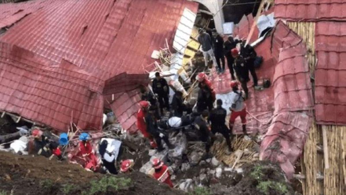 Lluvias intensas ocasionan el colapso del techo y una pared de un hotel en Perú.