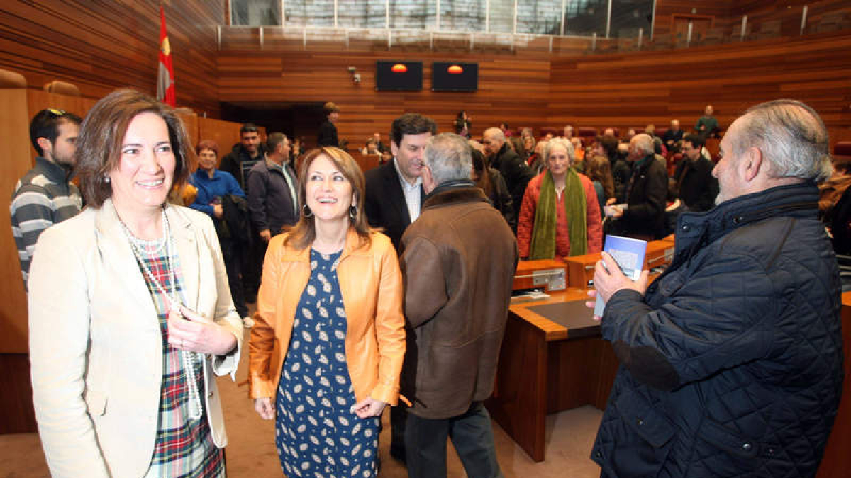 La presidenta de las Cortes de Castilla y León, Josefa García Cirac, inauguró la Jornada de Puertas Abiertas del parlamento autonómico.