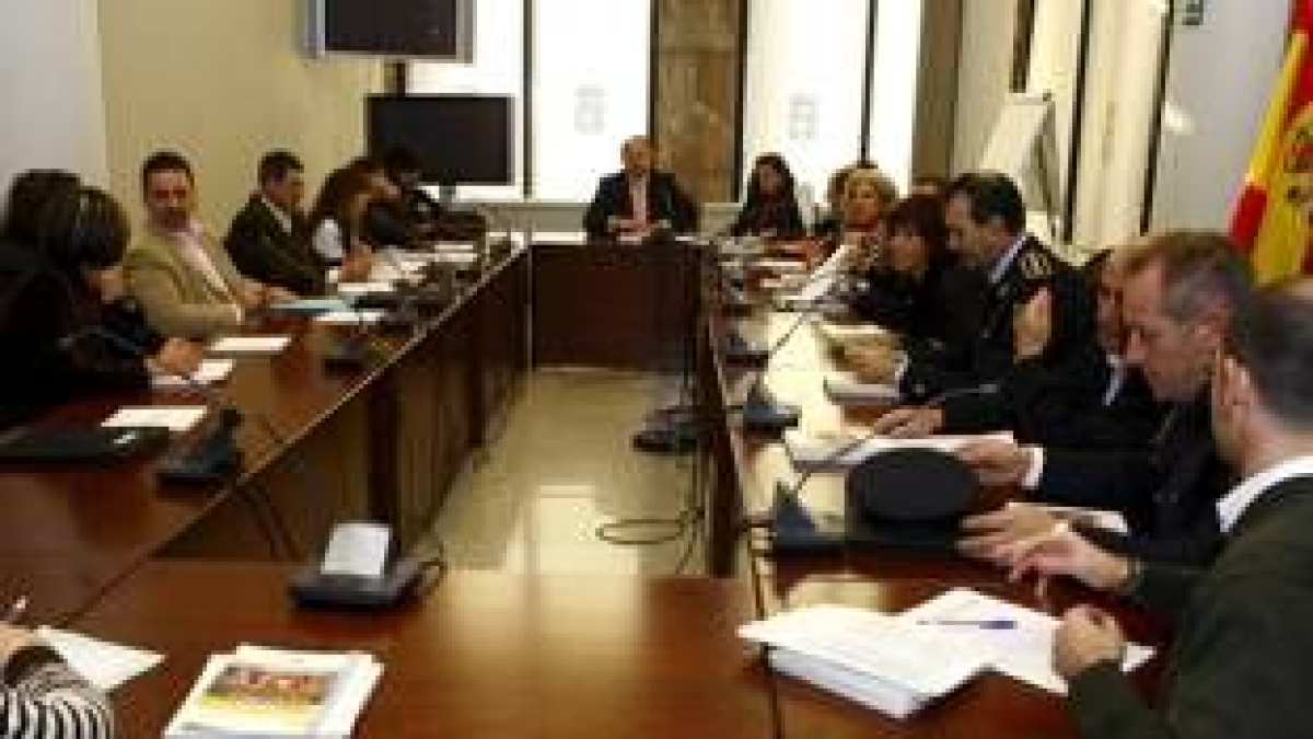 Un momento de la reunión de constitución de la Comisión Territorial contra la Violencia de Género
