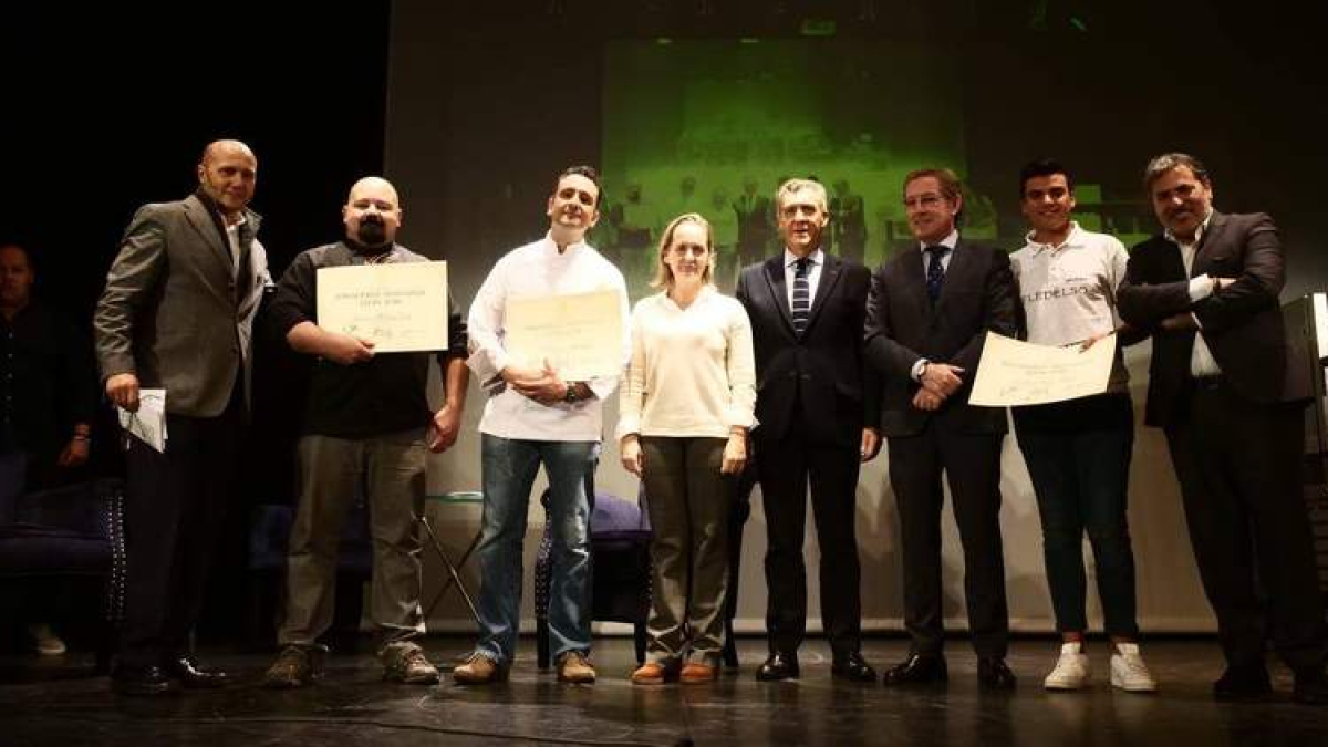 Los premiados en el Concurso de Panaderos Artesanos de León. DL