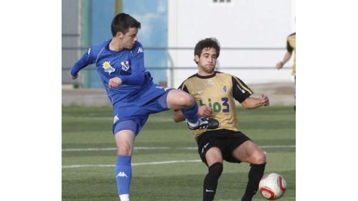 Dani, a la izquierda, el día del encuentro ante la Deportiva B.