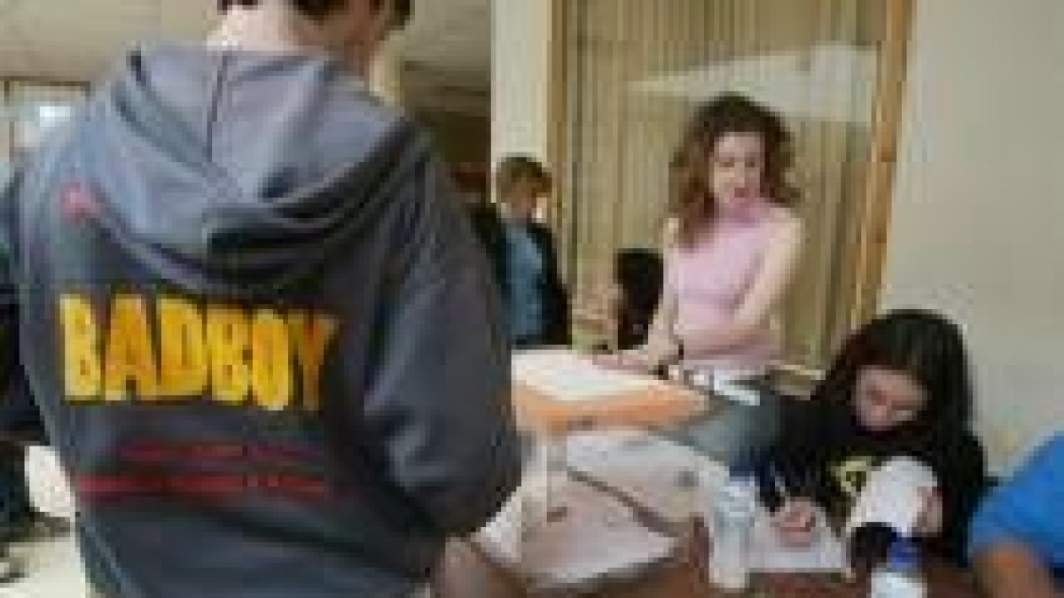 Una exposición sobre el problema saharaui dio el color a una jornada electoral sin sobresaltos