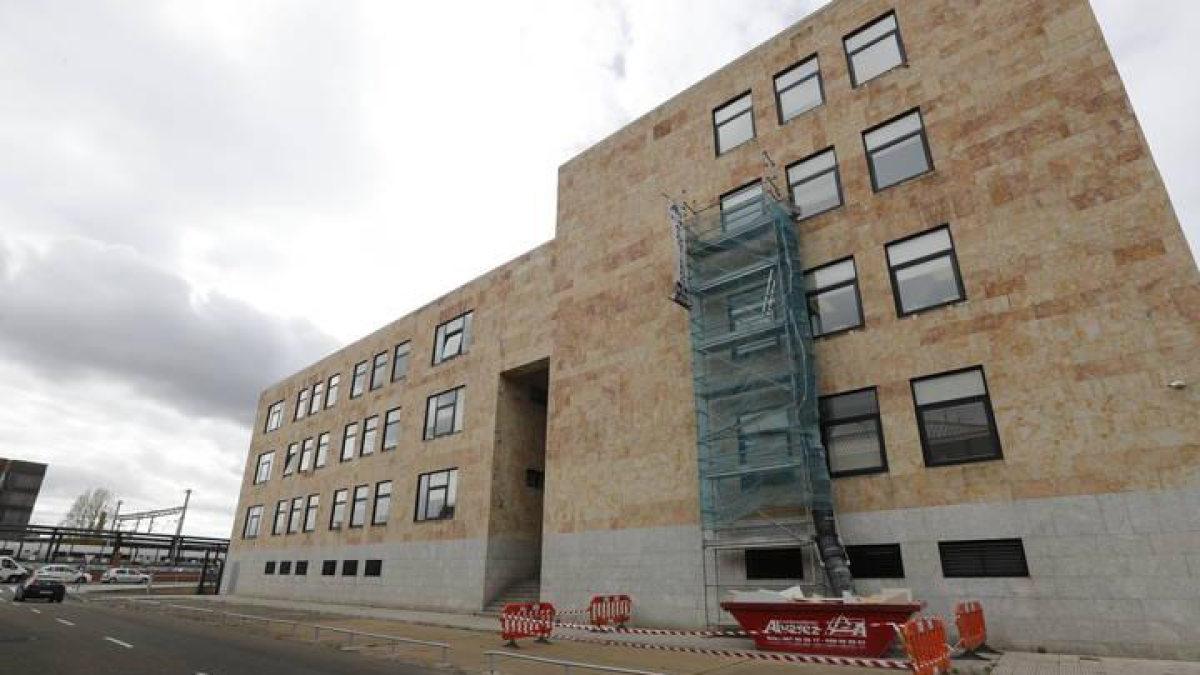Exterior de los juzgados de León