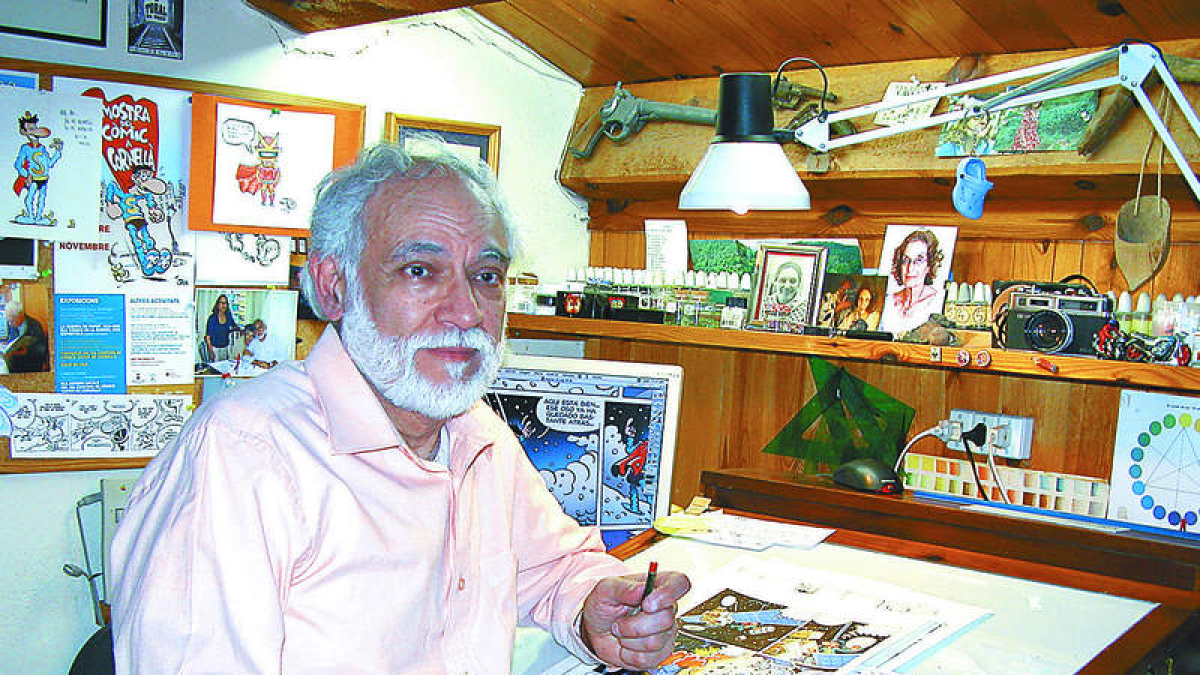 Juan López Fernández, Jan, en su estudio de dibujo, en una imagen de archivo.