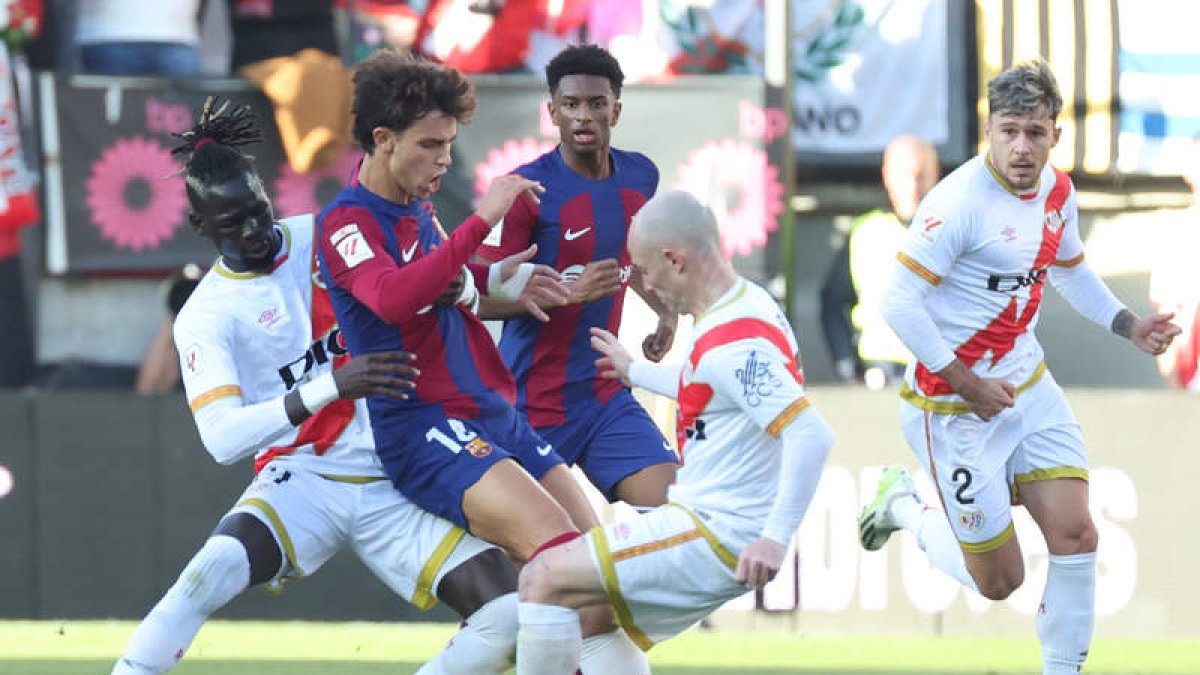 Joao Félix dio otro aire al Barça en al segunda parte. HUESCA