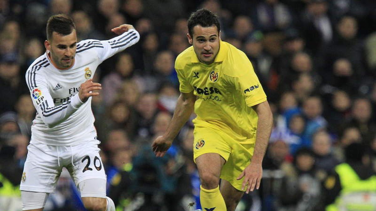 Jesé y Mario Gaspar pugnan por un balón. El madridista volvió a lucir su clase.