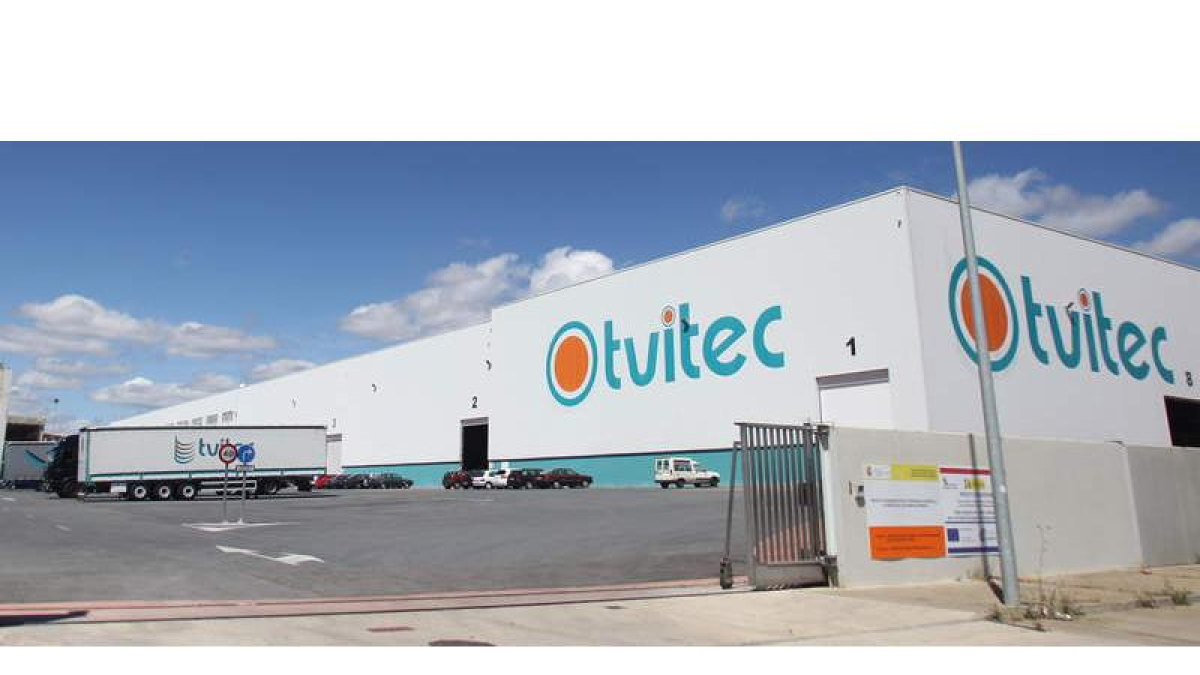 Una de las entradas a la factoría de transformación de Tvitec en el macropolígono del Bayo, en Cubillos.