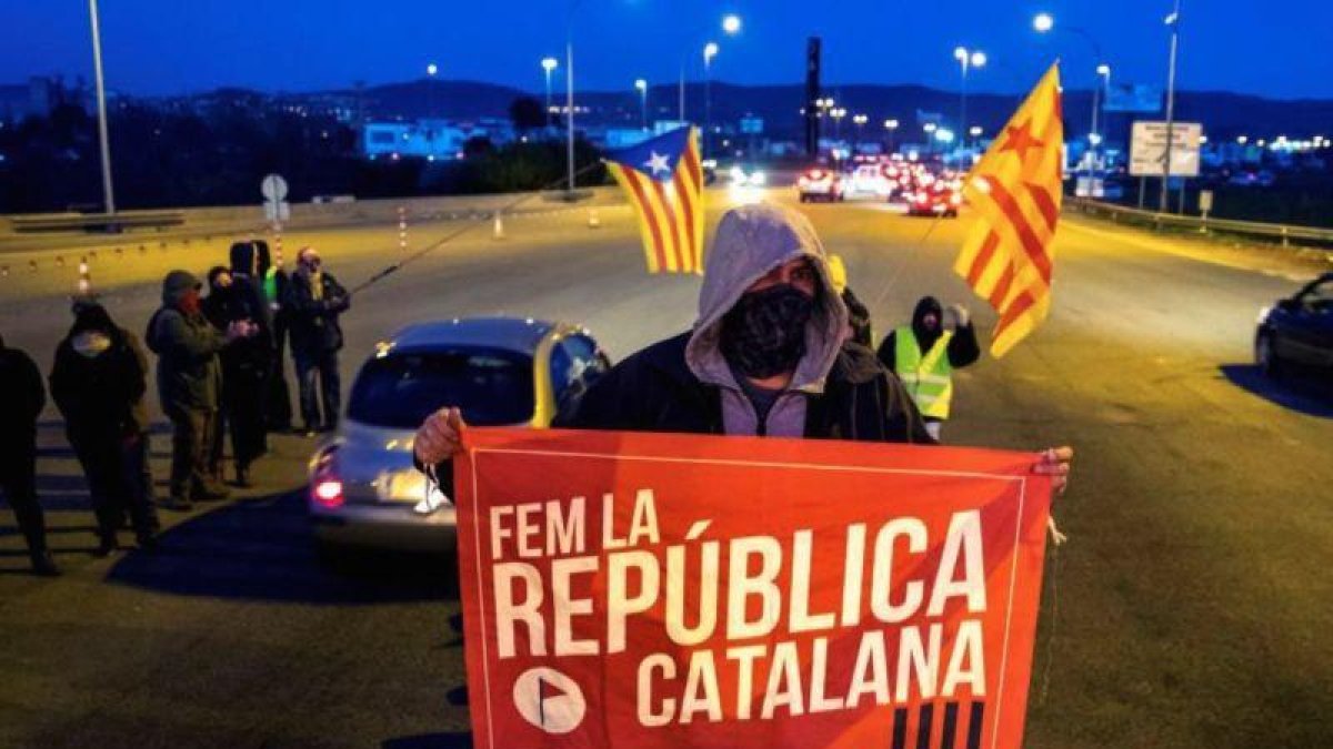 Los CDR, en el peaje de Martorell (Barcelona).