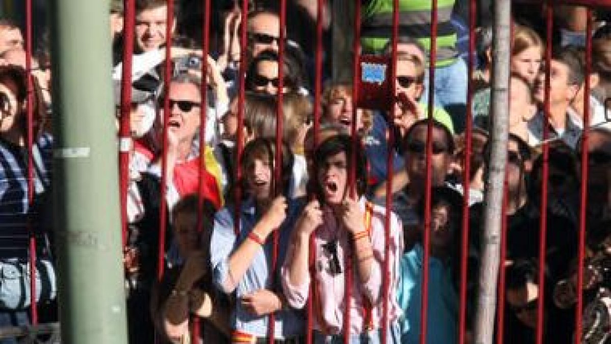 Los abucheos y los gritos contra Zapatero protagonizaron el desfile del Día Nacional