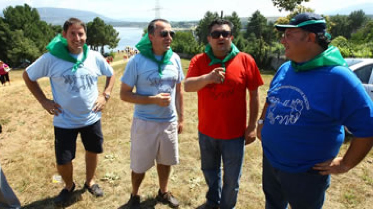 El pedáneo de Bárcena, Luis Antonio Moreno, José Luis Ramón y Eduardo Fernández.