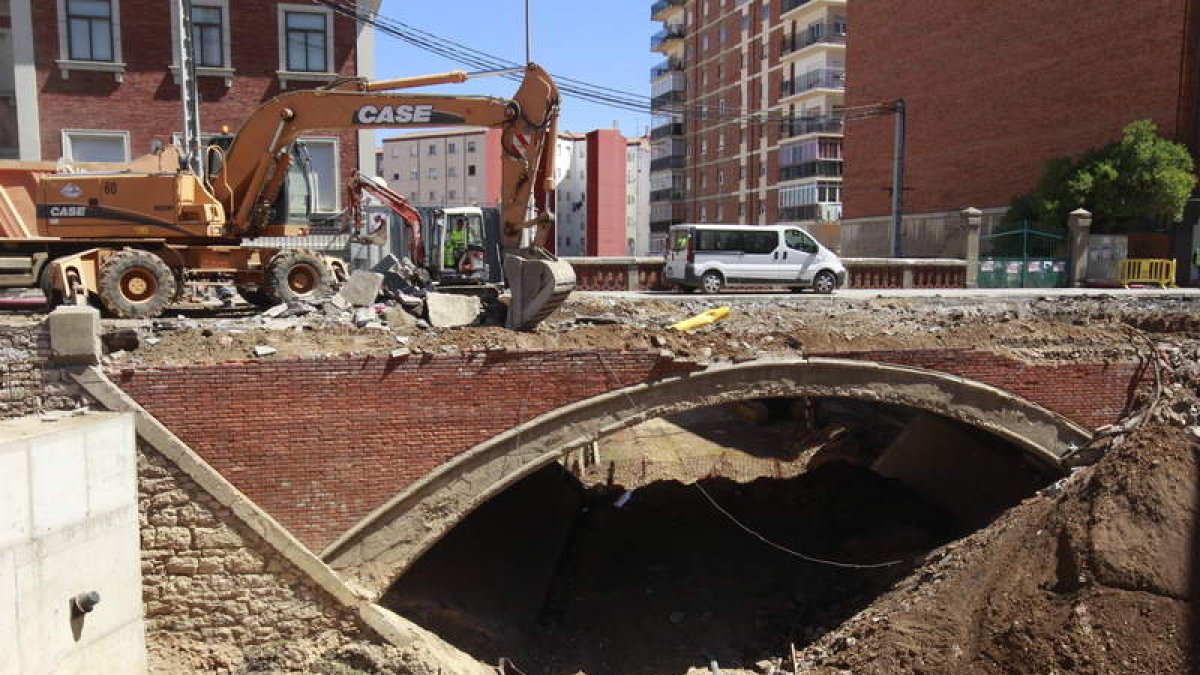 Panorámica del aspecto que presentaban las obras recién iniciadas en la jornada de ayer.