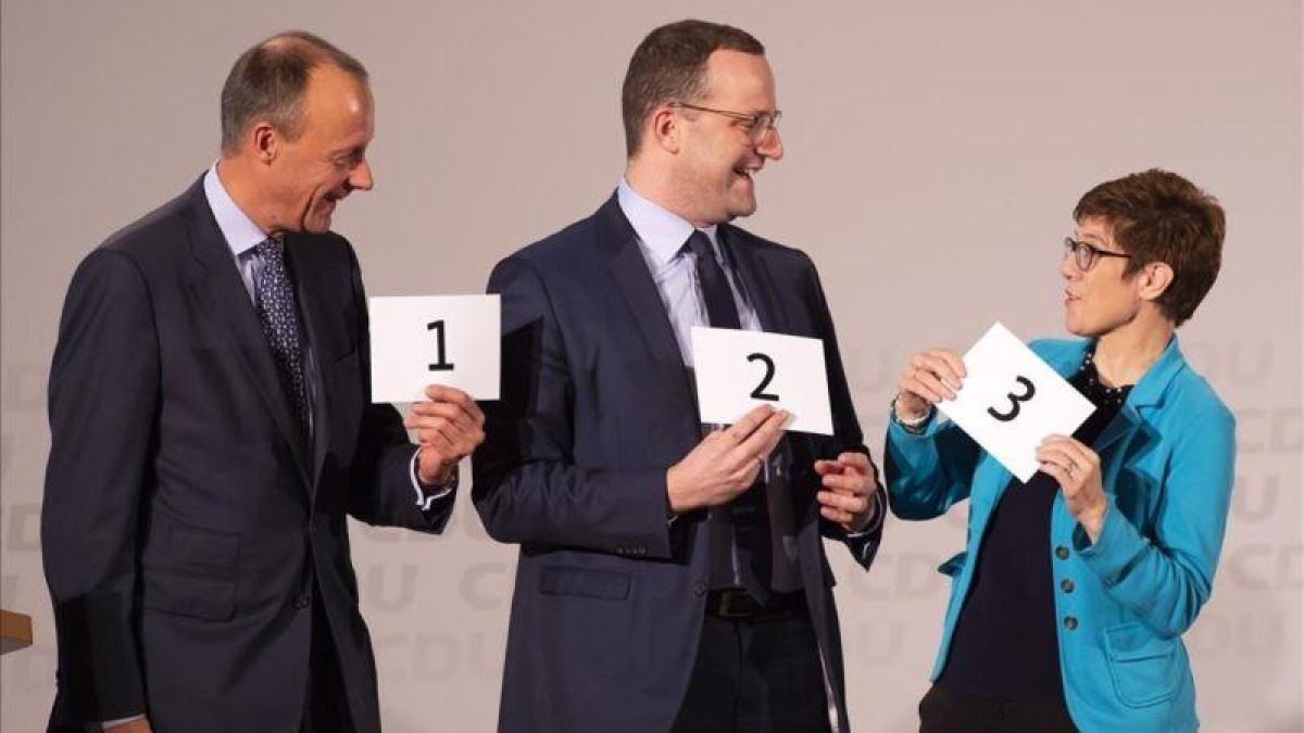 De izquierda a derecha, los tres candidatos a presidir la CDU, Friedrich Merz, Jens Spahn y Annegret Kramp-Karrenbauer.