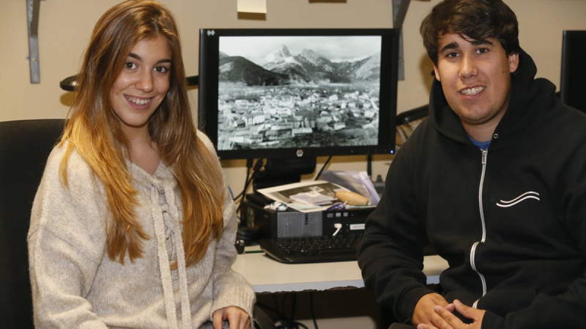 Lores Espinosa y Mario Santos se han sumergido en la historia de Riaño cuando se van a cumplir los 30 años de las demoliciones y el anegamiento del valle. RAMIRO