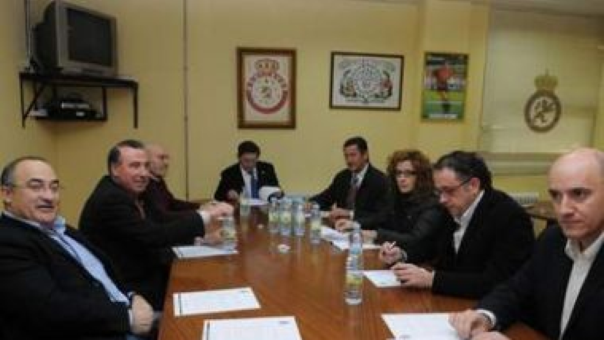 El consejo de la Cultural apoya por unanimidad a Carlos Emperador como presidente.