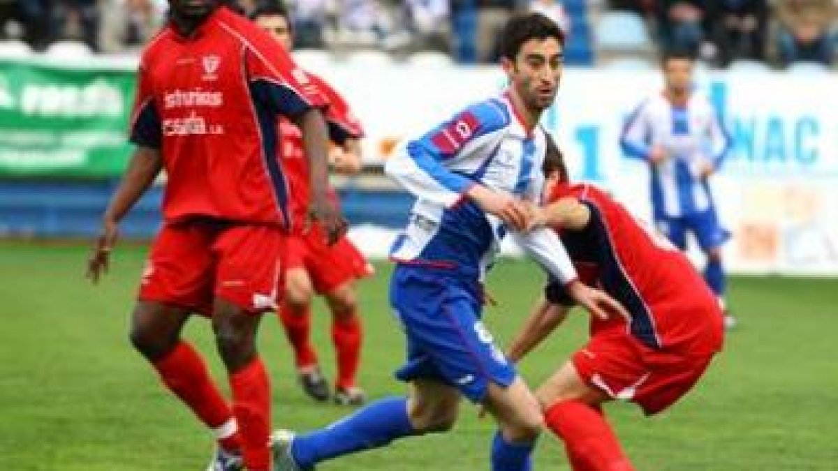 Rubén Vega completó un buen partido en El Ejido y espera repetir el domingo en El Toralín