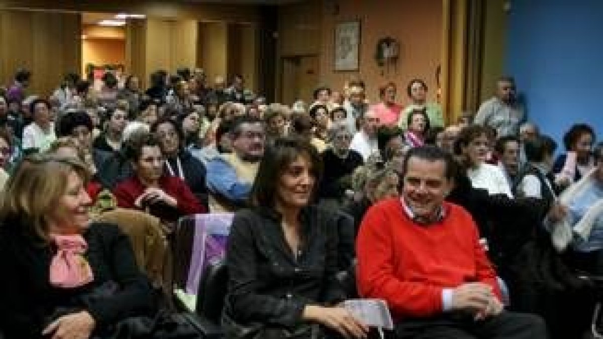 Mario Amilivia y Ana Guada, en primer término, durante su visita a Mariano Andrés