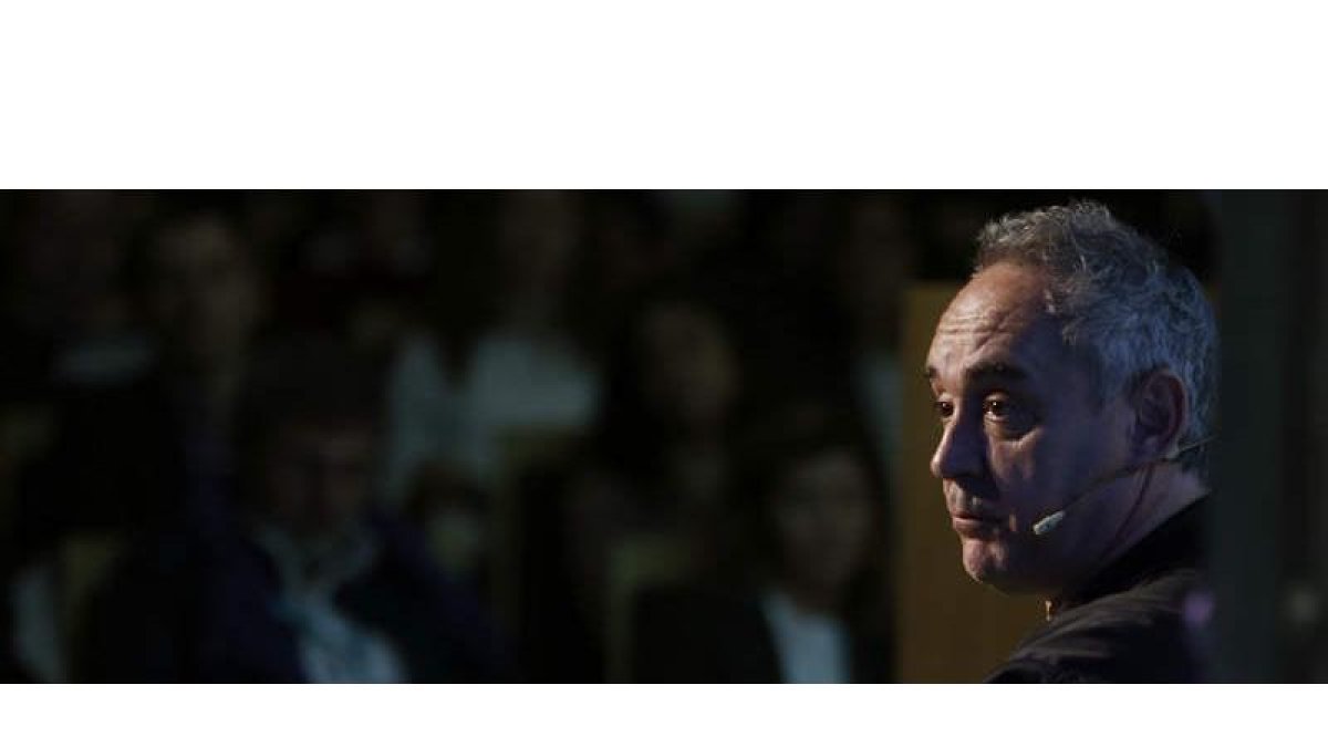 Ferrán Adriá, ayer, en la presentación del proyecto financiado por la Fundación Telefónica.