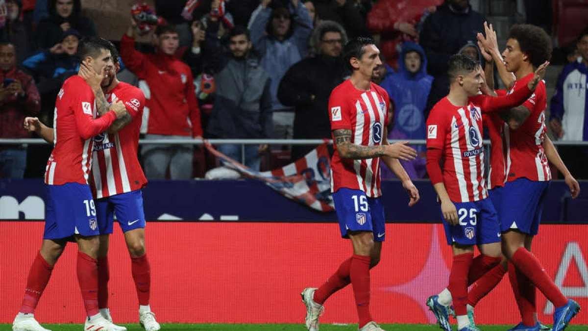 Morata hizo el segundo del Atlético de Madrid tras un gran recorte en el área. KIKO HUESCA